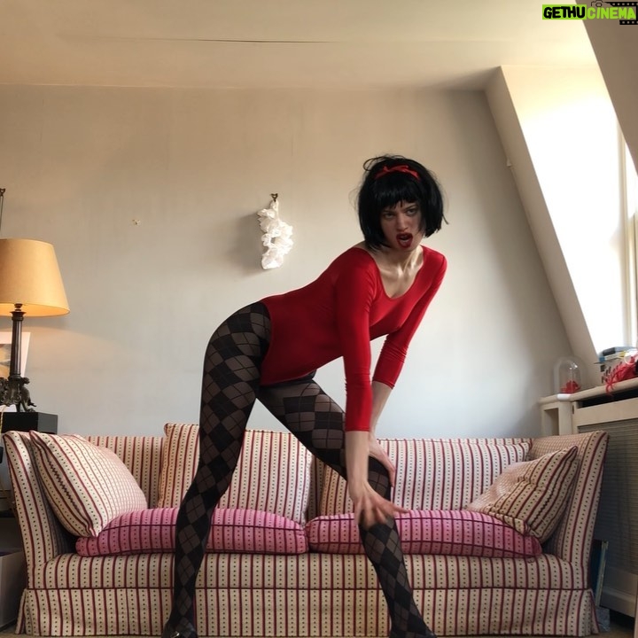 Lily McMenamy - 5.8K Likes - Dua Lité says YES YOU MAY 🚨