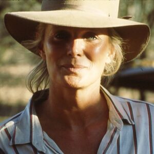 Linda Evans Instagram - Right now, we are seeing the beauty of the human spirit. We are seeing people rise up out of their fear, out of the moments that are so difficult and they are bringing their courage and their strength to help other people. There is nobility and greatness going on in the midst of these difficult times. 💛
📸: Sean Catherine Derek