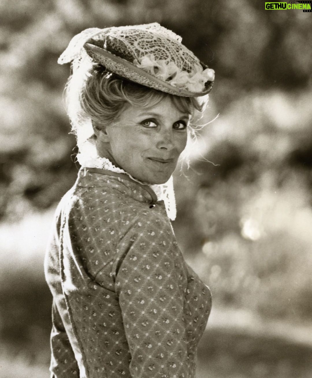 Linda Evans Instagram - I’m a Wild West kind of girl. {Throwback to The Gambler} The great outdoors has always called me -- and these days, we can all use more time in nature’s healing spaces.✨⠀ ⠀ 📷: Courtesy of Alan Markfield