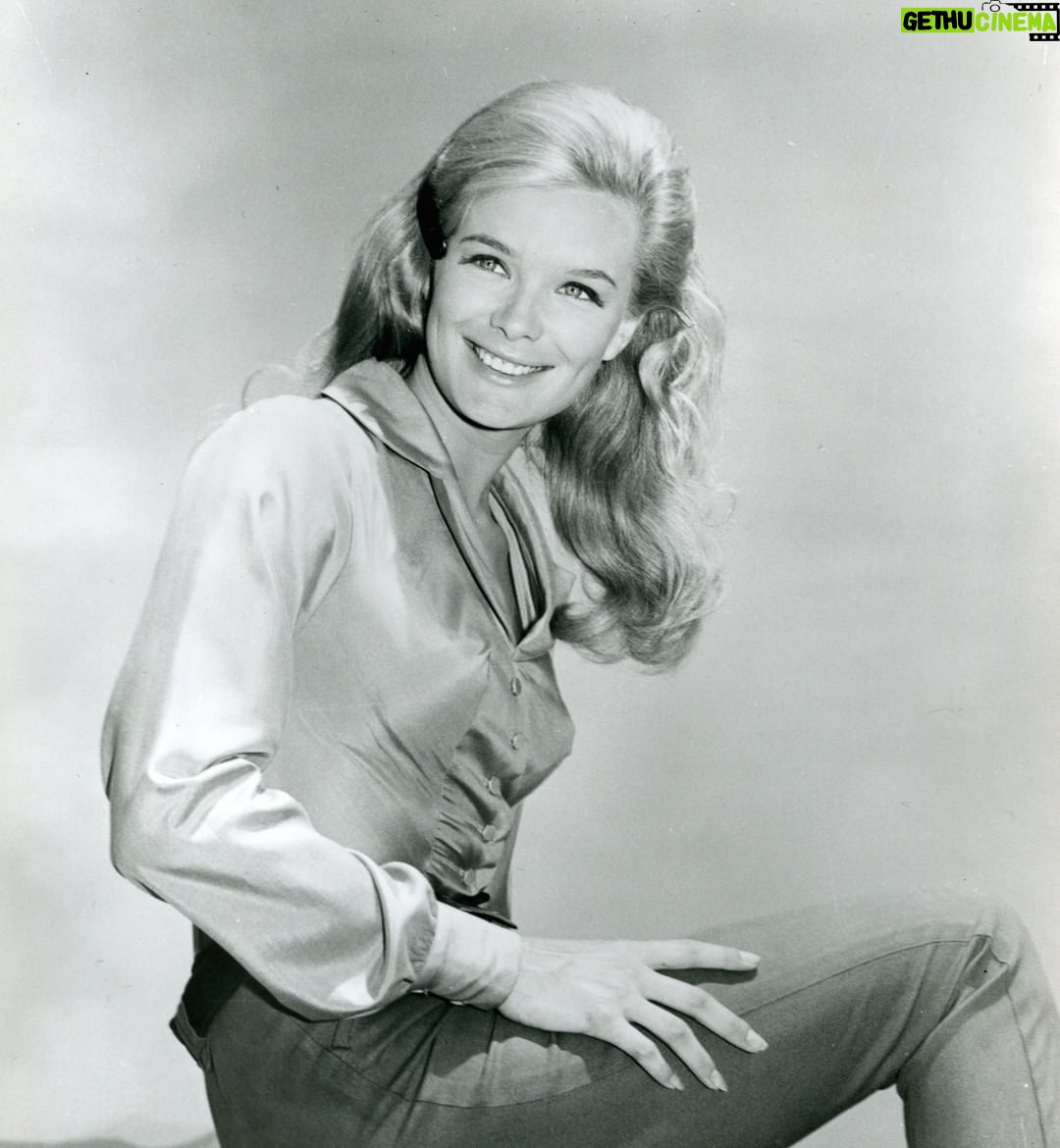 Linda Evans Instagram - Make decisions that align with your values and you’ll always be on the right side of the fence. ✨ ⠀ Photo Credit: © American Broadcasting Companies, Inc.
