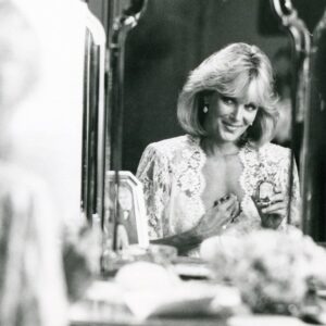 Linda Evans Instagram - I’ll never forget how touched and excited I was when they asked me to fly to New York to work with “the nose” to create my perfume, Forever Krystle. 💎

This Holiday Season, what memories do you still hold dear that fill your heart with gratitude? 💛