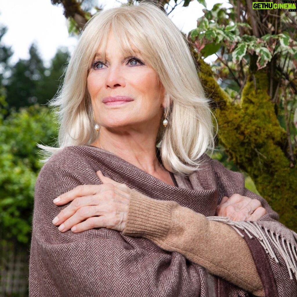 Linda Evans Instagram - Strong women stand with each other during challenging times. United, we can do anything. 🌟 📸 Jonas Mohr l AGENCYCALL