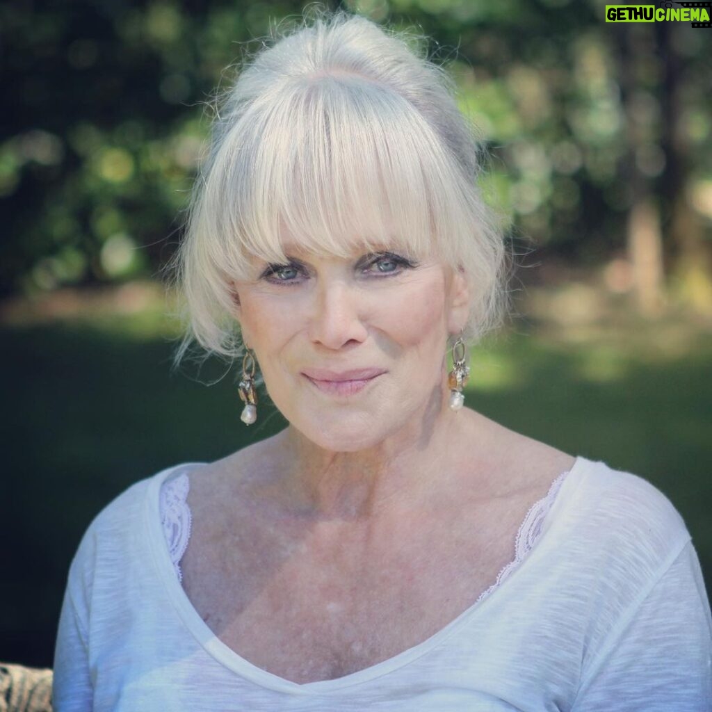 Linda Evans Instagram - Take a walk in the sun. Pet an animal you adore. Spend time in nature. 🌿🌳🌱 There are so many ways to enjoy the beauty around us. Life itself is such an extraordinary gift.🌟