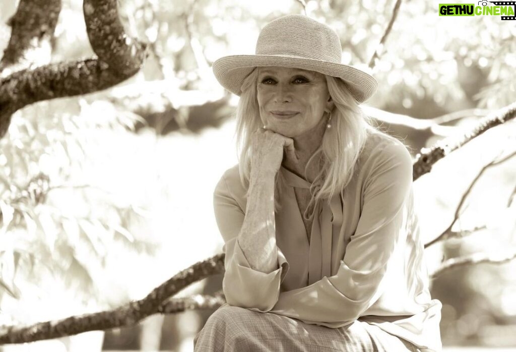Linda Evans Instagram - Everything has a time and a purpose. ✨ While the world has slowed down, I’ve taken many precious moments to myself to get to know and love the most important person in my life… me. I’m really listening to my heart, feeling my fears, my joys, my doubts, and dreams. This time has so many gifts for us... and surprises. So, get excited! See it as a great adventure. And take all the time you need for your mind, body, and spirit. I am too. 💜