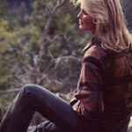 Linda Evans Instagram - Remember to take time for yourself. Make moments for deep reflection. Connect with a sense of purpose. And when you arise after that, something uniquely purposeful to you may be the very thing the world needs too. 💛 📸 Sean Catherine Derek
