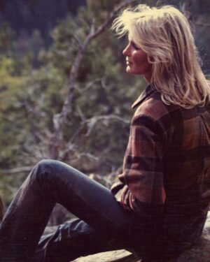 Linda Evans Instagram - Remember to take time for yourself. Make moments for deep reflection. Connect with a sense of purpose. And when you arise after that, something uniquely purposeful to you may be the very thing the world needs too. 💛

📸 Sean Catherine Derek