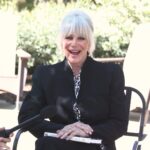 Linda Evans Instagram - One of the great gifts of being on the book tour about my life was having such incredible laughs along the way! Belly chuckles are the best. 🌟