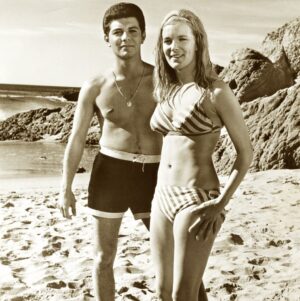 Linda Evans Instagram - #TBT Beach Blanket Bingo with Frankie Avalon. Summer reminiscing. 💛