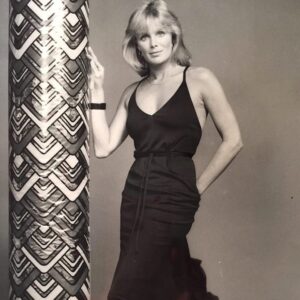 Linda Evans Instagram - Arriving at a crossroad in life is always an opportunity to make a new decision.⠀
⠀
Whether it’s a better way, a stronger choice, a greater ideal -- find it, make it, stand for it. ⠀
⠀
Circa 1980s the first season of Dynasty. I said yes.