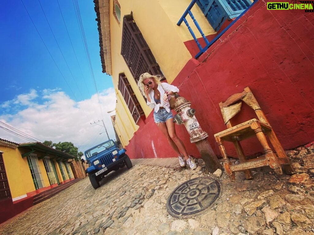 Linda Lapinsh Instagram - Cuba. Стульчик. Машинка. Гидрантик. Линдик.#трясухаризмой#напудрилаусы#тёткиссигарами#едапоталонам#коммунизм#это#нетакуж#и#весело# Trinidad, Cuba