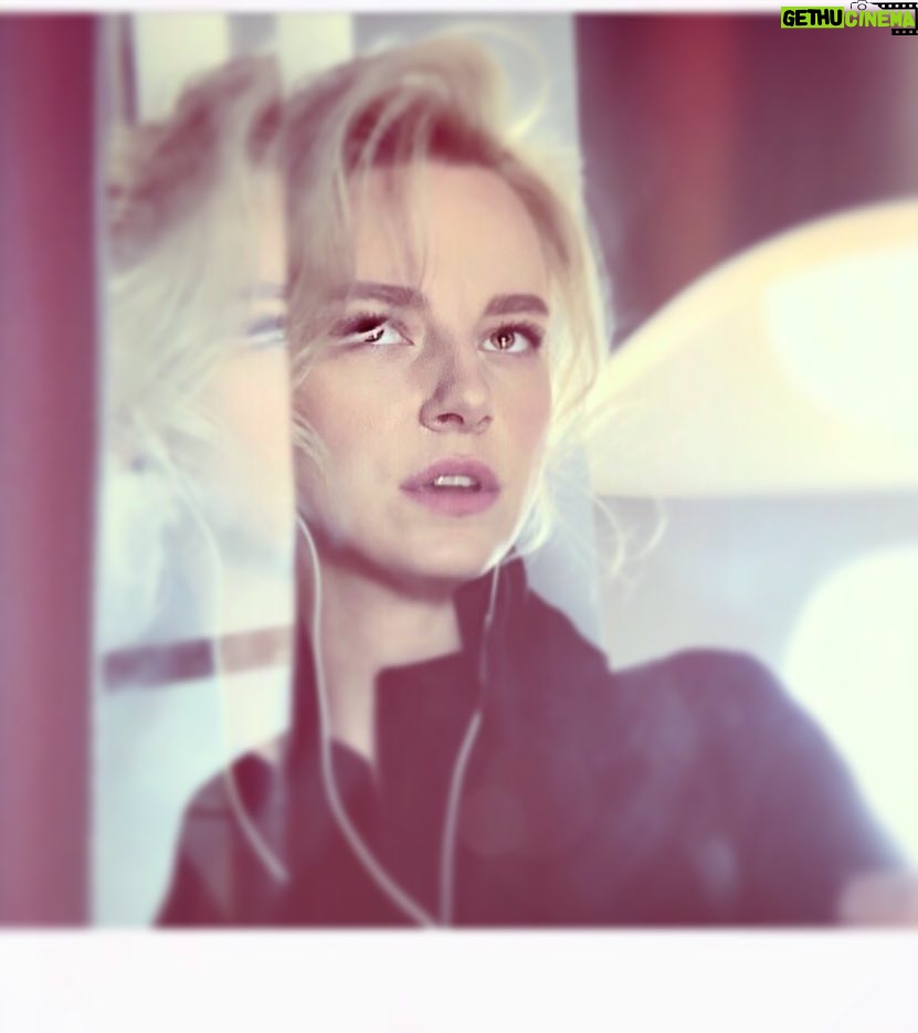 Linda Lapinsh Instagram - Run me like a river #актёркалапиньш#напудрилаусы#трясухаризмой#лицочеловекапознавшегоистину#