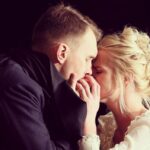 Linda Lapinsh Instagram - Он ей очень нравился. Она позвонила ему и сказала, что у неё есть два билета в театр. Билеты сейчас дорогие. Он пошёл с ней. У театра она сказала, что пошутила, что нет у неё никаких билетов. Он честно сказал: «Вас сейчас оставить или проводить куда?» Она сказала: «Оставьте сейчас». И он ушёл. А билеты у неё, конечно, были...#напудрилаусы#трясухаризмой#актёркалапиньш#трогаюлицостаса#не#верьте#женщине#в#рюшах#коварство#и#идиотизм#актрискиистерички#можноподумать#талант#ан#нет#показалось