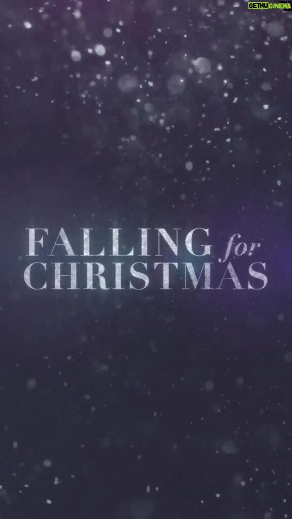 Lindsay Lohan Instagram - Christmas has come early and I come bearing gifts 🎁!! I am thrilled to share the trailer for my new film, FALLING FOR CHRISTMAS, only on Netflix November 10th. (Does the song sound familiar 😉) #FallingForChristmas #Netflix