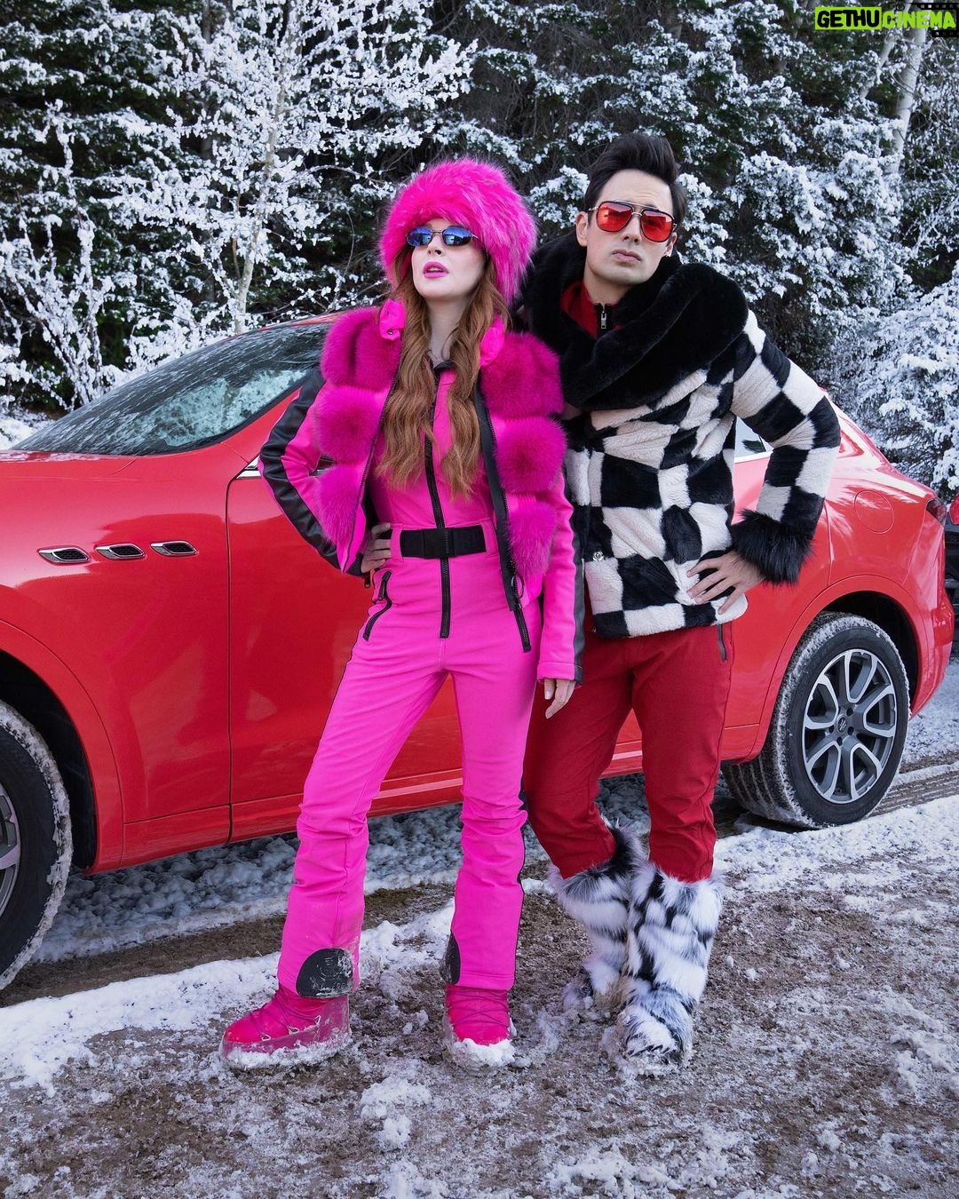 Lindsay Lohan - 448K Likes - Have a wonderful Wednesday! Have you seen #fallingforchristmas yet? ππ