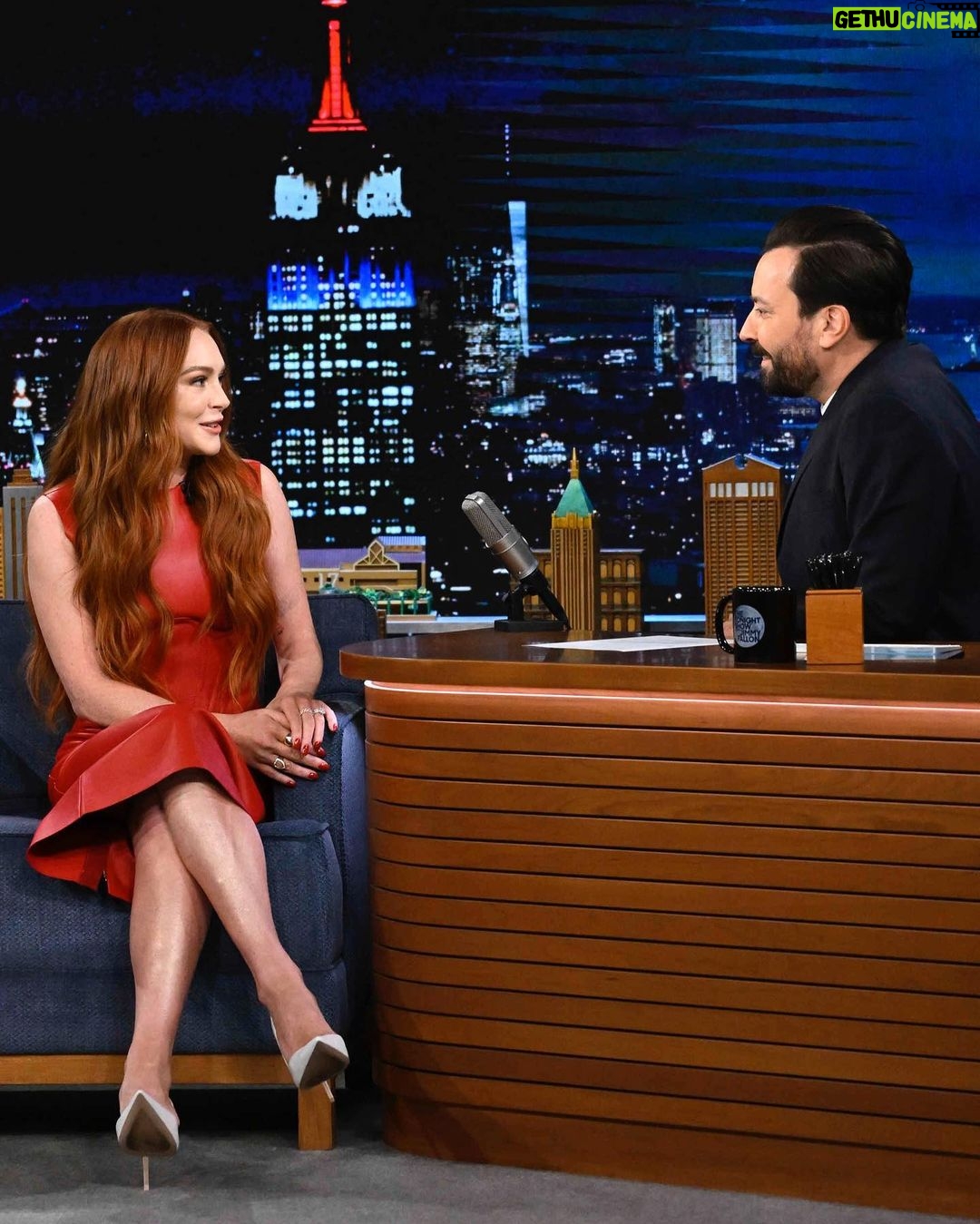 Lindsay Lohan - 475.4K Likes - Back with my old friend! Always the best time with @jimmyfallon on @fallontonight π₯°
πΈ: Todd Owyoung/NBC