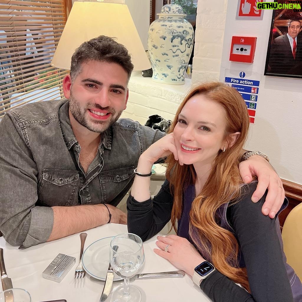 Lindsay Lohan Instagram - Home of the queen 🇬🇧 with my 👑 London, United Kingdom