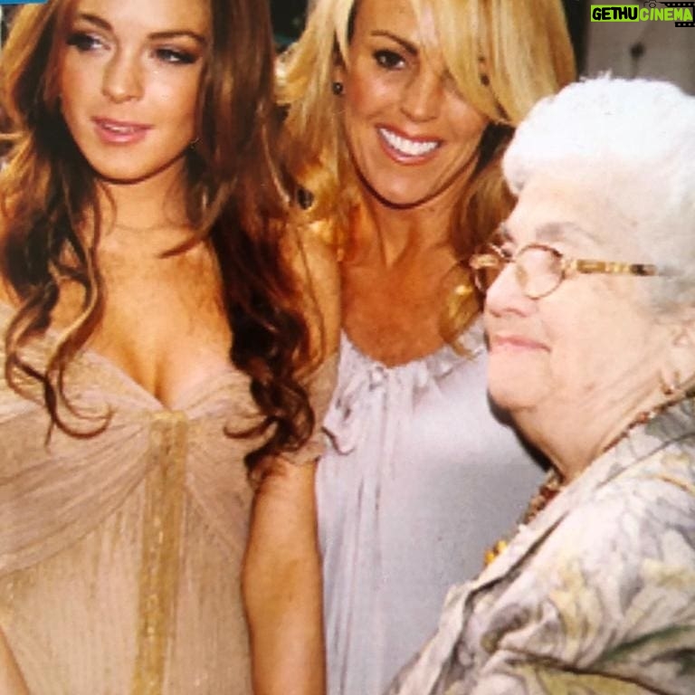 Lindsay Lohan Instagram - Happy Mothers Day! ❤️ Love you mommy @dinalohan & Nona Sullivan & Nana Lohan & all of the beautiful mothers in the world! ❤️