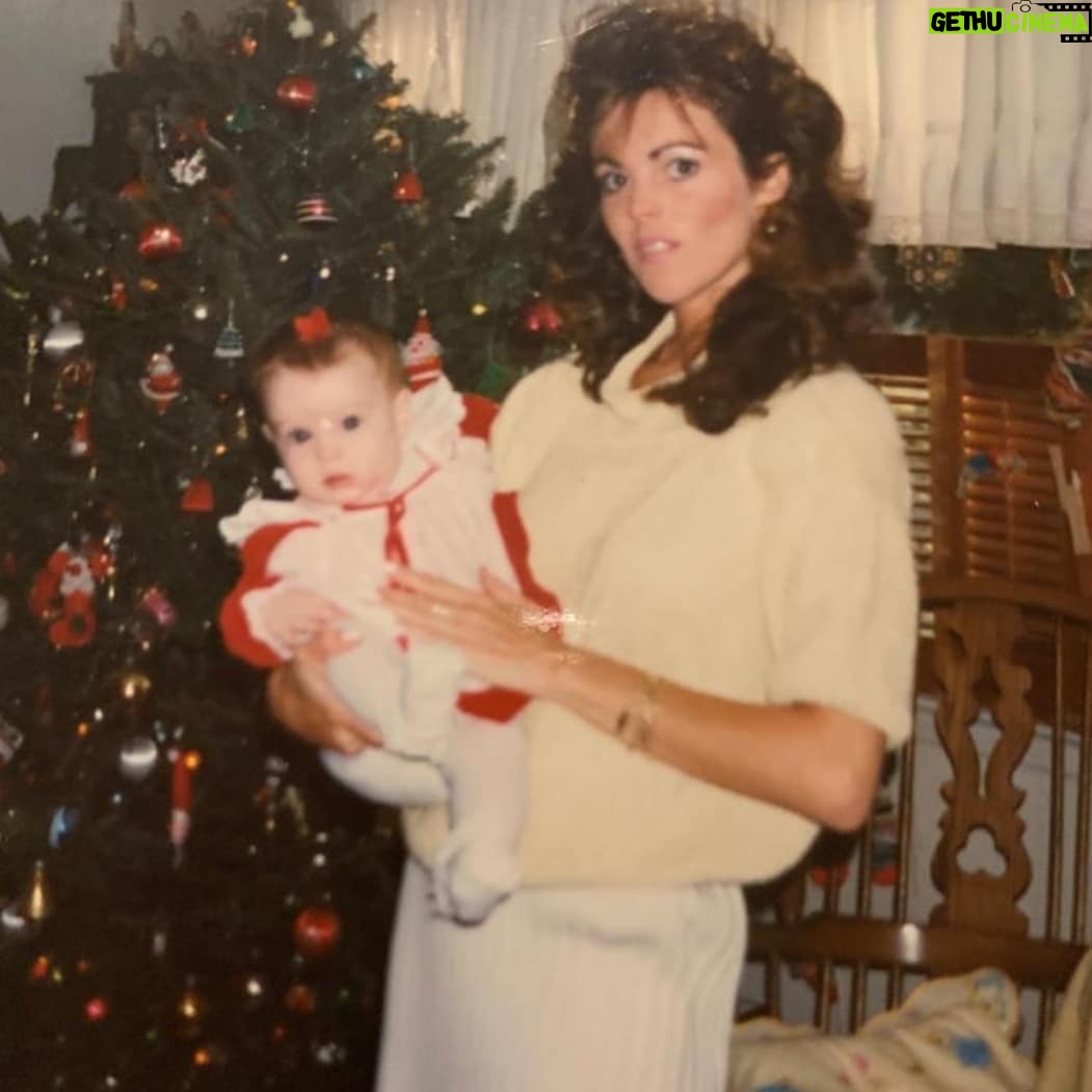 Lindsay Lohan Instagram - Happy Mothers Day! ❤️ Love you mommy @dinalohan & Nona Sullivan & Nana Lohan & all of the beautiful mothers in the world! ❤️