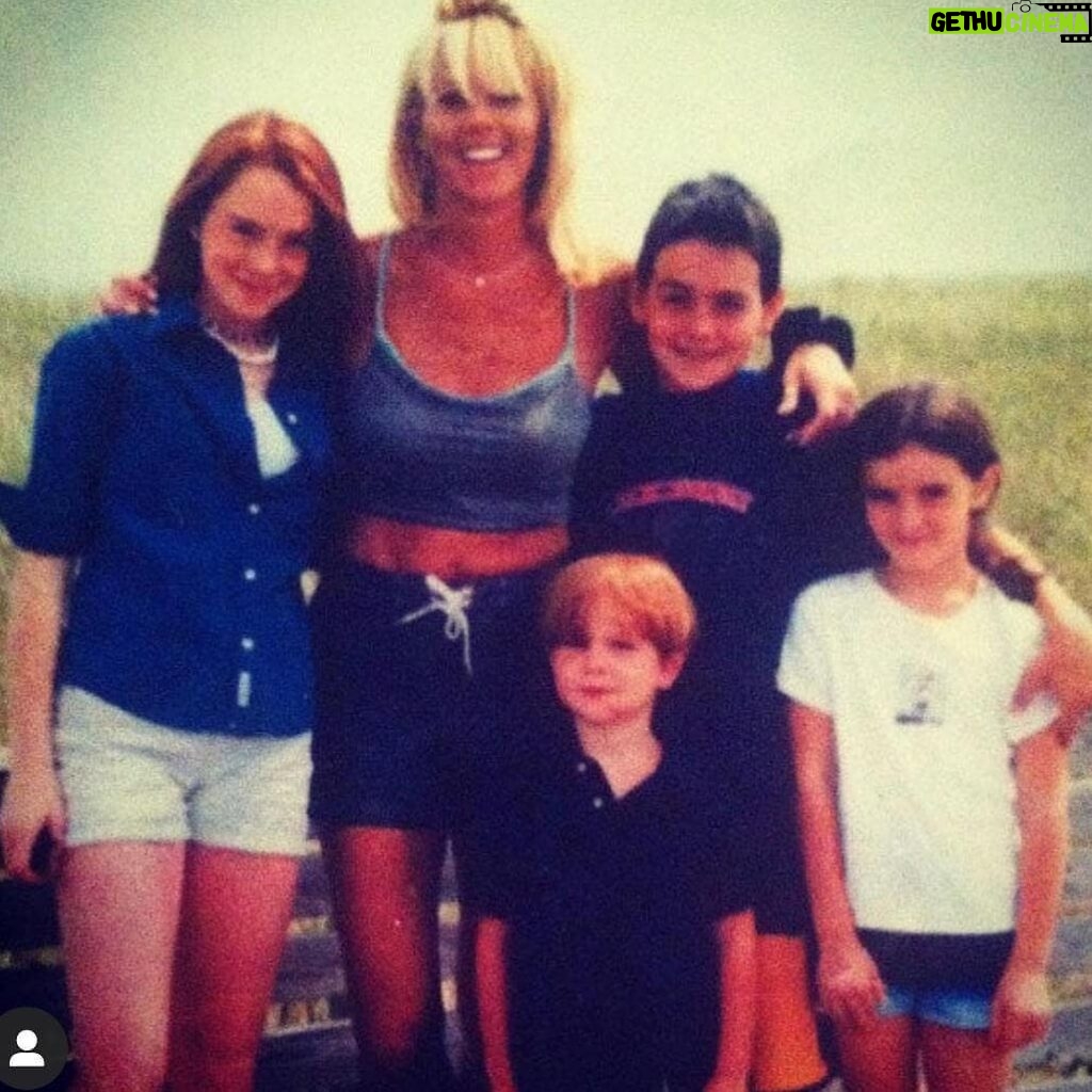 Lindsay Lohan Instagram - Happy Mothers Day! ❤️ Love you mommy @dinalohan & Nona Sullivan & Nana Lohan & all of the beautiful mothers in the world! ❤️