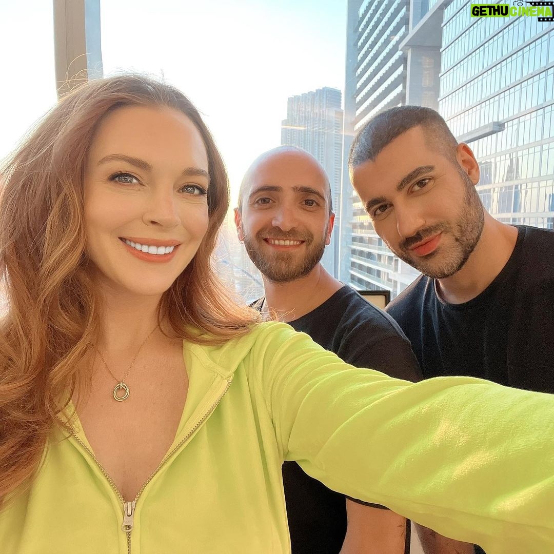 Lindsay Lohan Instagram - Happy Friday! Have a Great Weekend! 💚