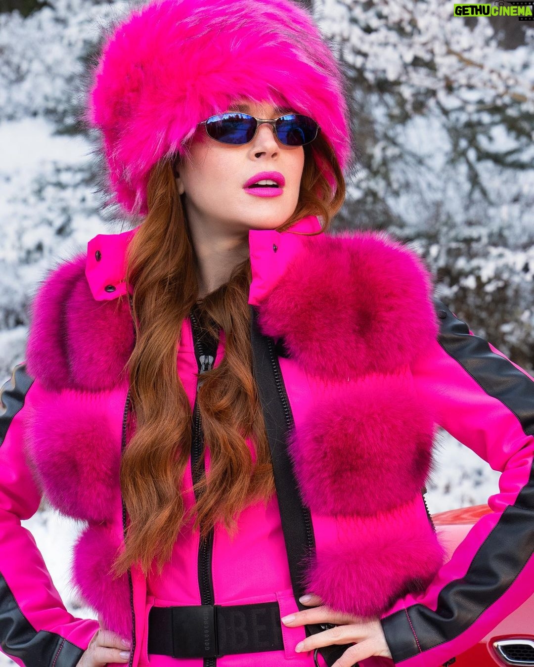 Lindsay Lohan - 448K Likes - Have a wonderful Wednesday! Have you seen #fallingforchristmas yet? ππ