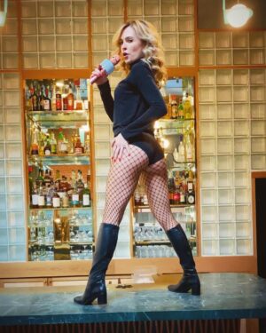Lindsey Gort Instagram - the things i will do for charity (and @melissapeterman )👀 buy your ticket for tonight’s virtual cabaret at 5pm PT/ 8pm ET, put on your fanciest sweats, grab a cocktail, and be entertained by the all-star lineup (and me!) all while raising money to stop breast cancer. link in bio for tickets! #StopBreastCancer #ThirstTrapForCharity.