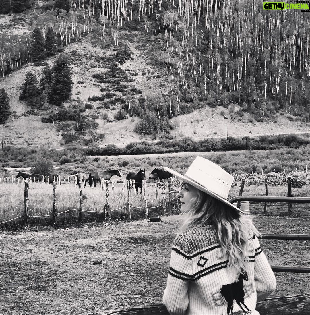 Lindsey Gort - 844 Likes - “the mountains are calling and i must go”- john muir