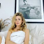 Lindsey Gort Instagram - blonde on blonde. at least until my roots get worse. #imissmycolorist
