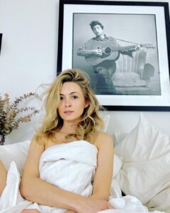 Lindsey Gort Instagram - blonde on blonde. at least until my roots get worse. #imissmycolorist