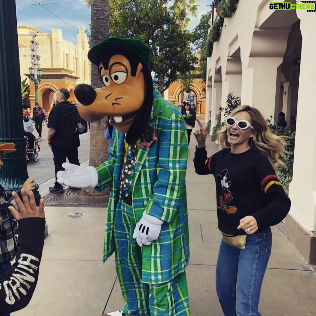 Lindsey Gort Instagram - happiest place on earth, except for Goofy, who i had to stalk for a block to get a picture with him. sheesh. Disneyland