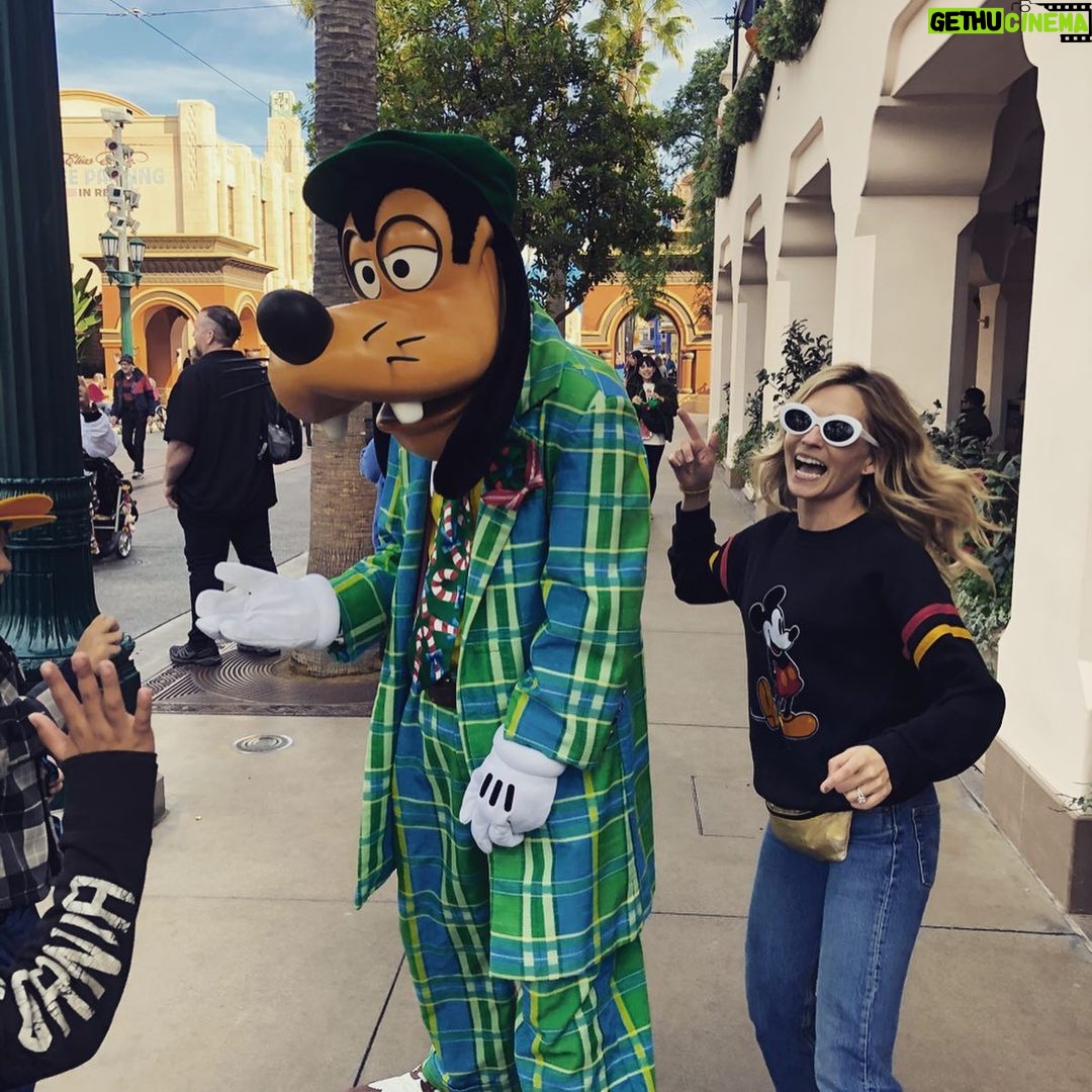 Lindsey Gort - 1.2K Likes - happiest place on earth, except for Goofy, who i had to stalk for a block to get a picture with him. sheesh.