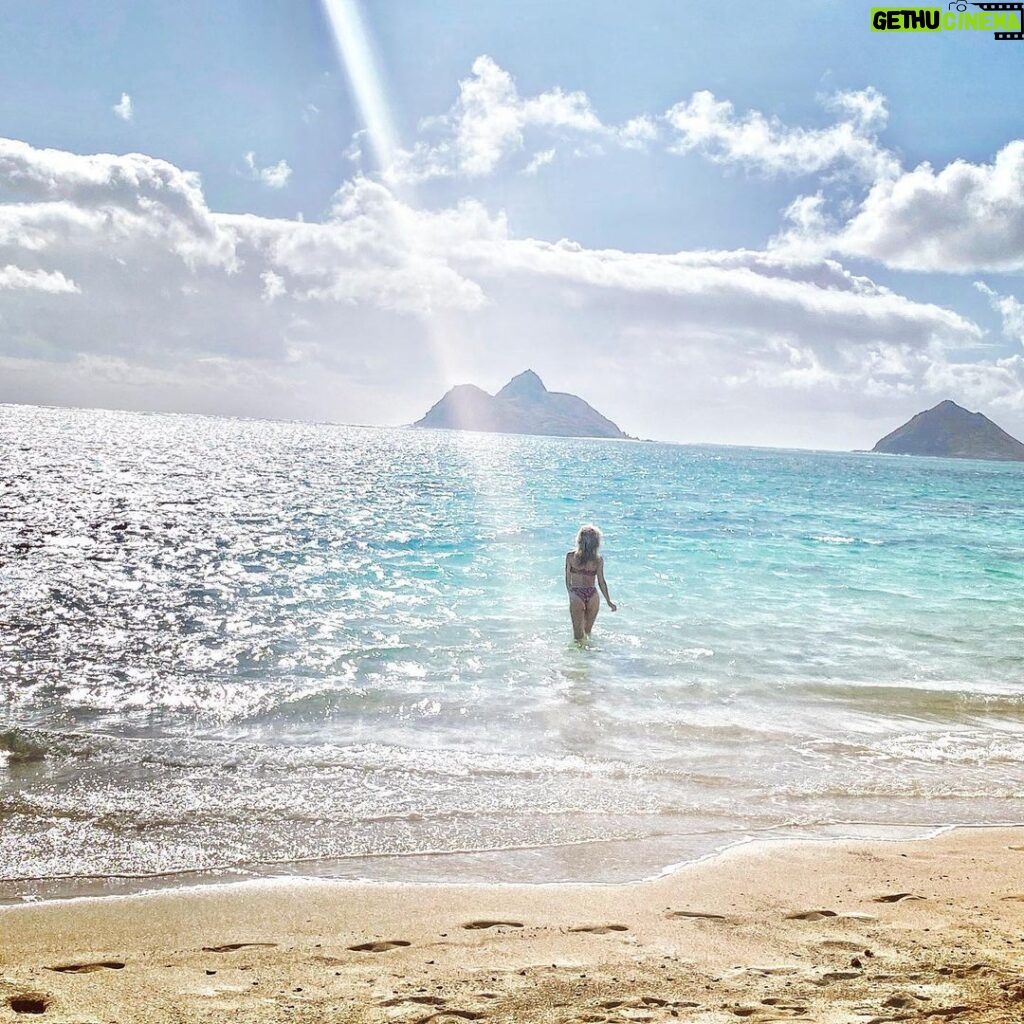 Lindsey Gort Instagram - a hawaii haiku: 🌺 a week’s not enough so until we meet again mahalo nui 🌺 Lanikai Beach,Kailua