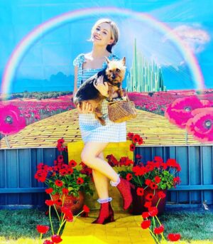 Lindsey Gort Instagram - thank you everyone for the birthday messages. i hadn’t seen my family in over five months so when i thought about birthday plans, i knew there was no place like home. they made my birthday so special and silly and i feel so lucky. and hungover. 🌪🌈👠🧙🏻‍♀️🫀🧠💪🏻❤️