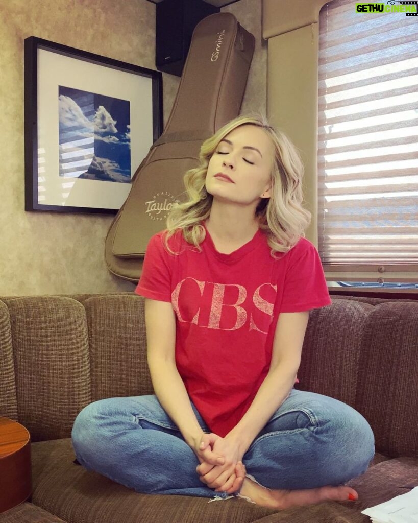 Lindsey Gort Instagram - meditating in gratitude cuz that’s a wrap for me on @allrisecbs Season 2 😭 i can’t explain fully how this show has affected me. we all banded together and vowed to keep each other safe as we went back to work during the scariest months of a global pandemic. we were each other’s security blankets and family, especially when most of us haven’t been able to see our family in months. AND we have been able to tell important, somewhat controversial stories on network television, to an audience who might not always find a show like ours. thank you to @cbstv @warnerbrostv for believing in us and being brave enough to let us tell these important, timely stories. thank you to all the WRITERS who have worked their butts off, our producers, our showrunner, cast, crew and our wonderful covid nurses for showing up and showing out. i don’t like goodbyes so it’s just a “see you season 3” 🤞🏻🤞🏻🤞🏻 #allrise #allrisecbs Warner Bros. Entertainment