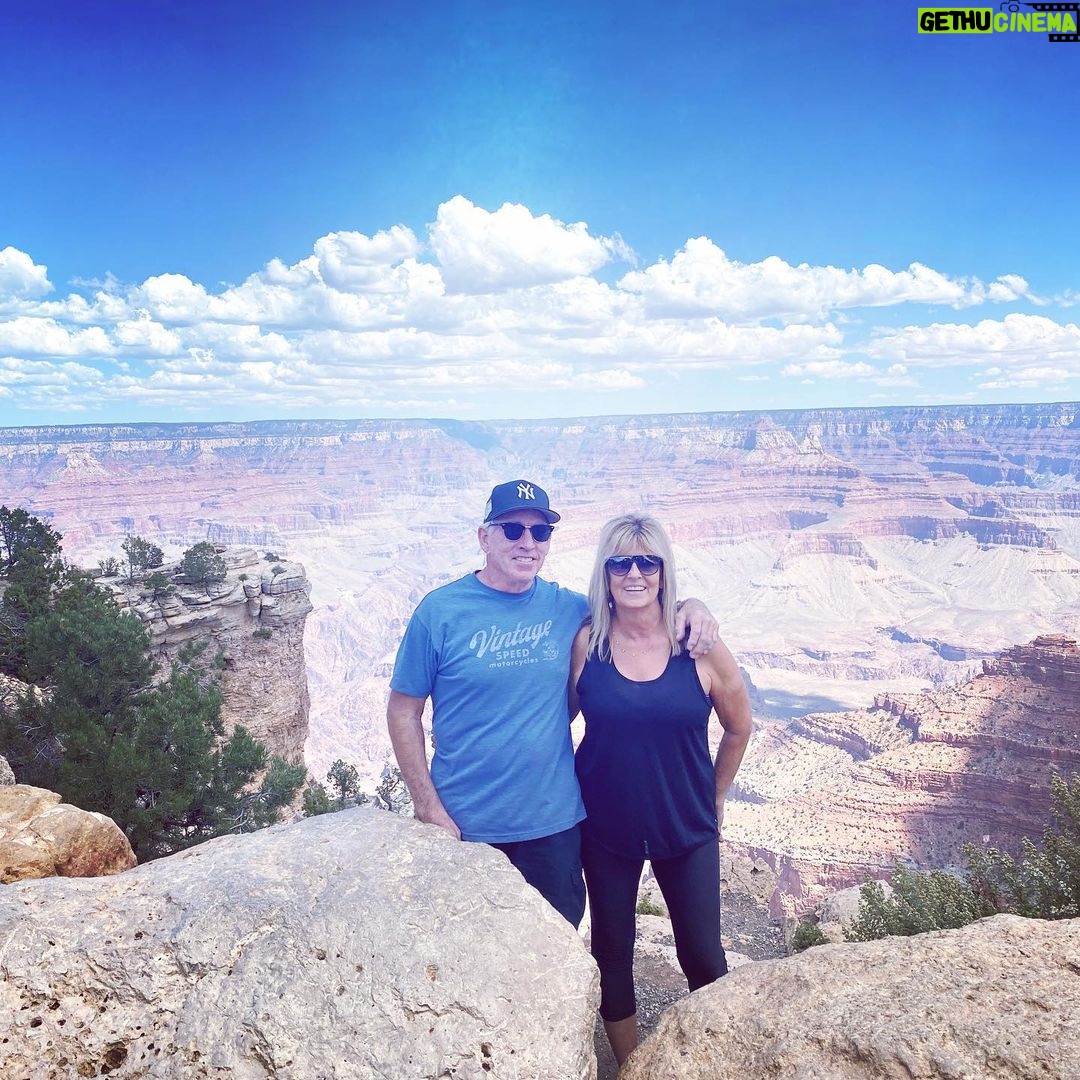 Lindsey Gort - 1.3K Likes - i had a grand time celebrating my sisters grand-uation at the grand canyon this weekend. i can’t believe this was my first time seeing it (and i am FROM arizona!) but it’s not gonna be my last: i am already planning my weeklong hike and raft trip for my birthday next year. if you haven’t been, go! it’s truly a magical place. 🙌🏻 🚣🏼♀️🧗🏼♀️🏜 #photodump