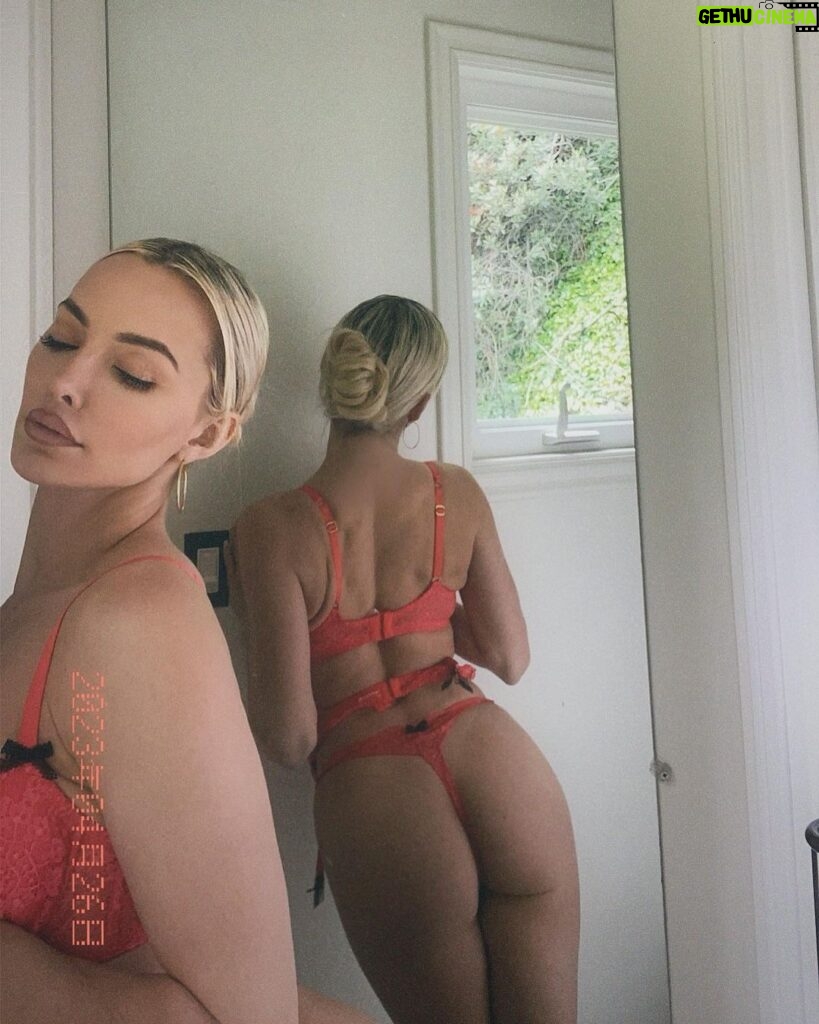 Lindsey Pelas Instagram - a man with dreams needs a woman with vision
