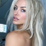 Lindsey Pelas Instagram - hello again