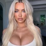 Lindsey Pelas Instagram - hello
