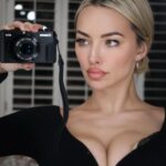 Lindsey Pelas Instagram - good morning 👄