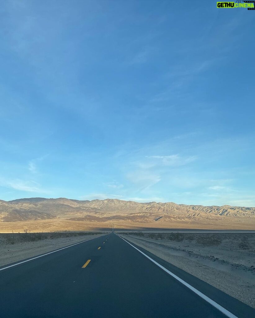 Lindsey Pelas Instagram - Death Valley with Lindsey.