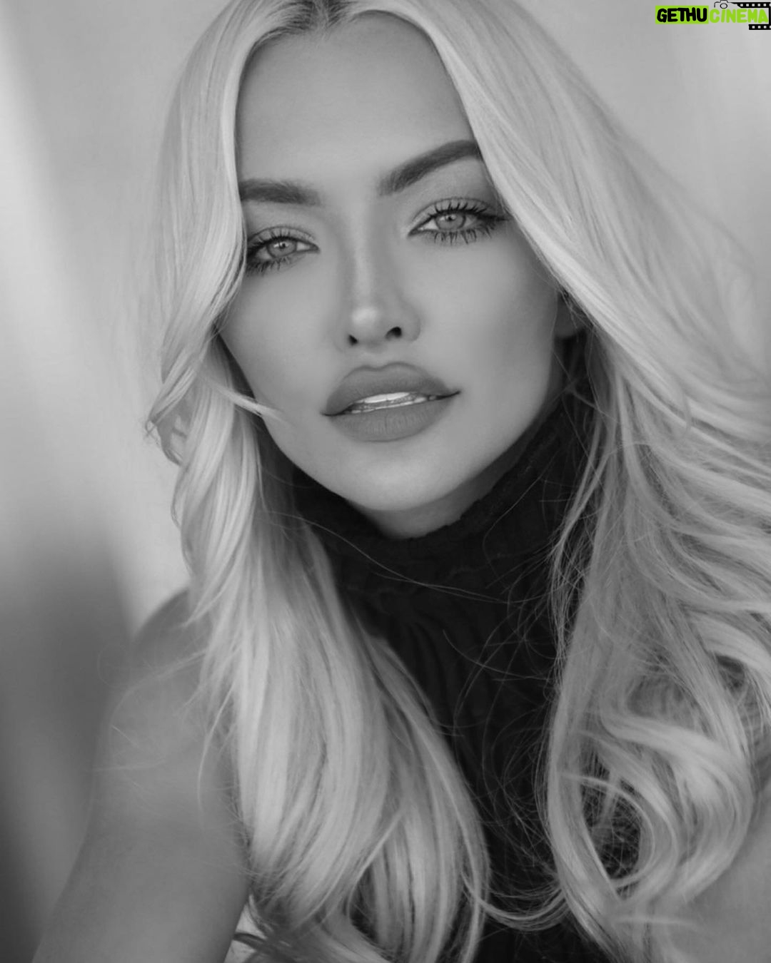 Lindsey Pelas Instagram - 🎬 Los Angeles, California