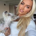 Lindsey Pelas Instagram - a warm November good morning to you 🌹
