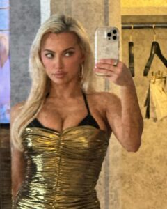Lindsey Pelas Instagram - the category is trophy 🏆sponsored by @elevateagency @fontainebleaulasvegas Las Vegas, Nevada