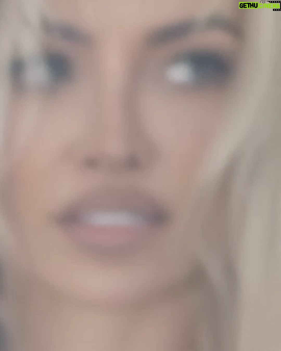 Lindsey Pelas Instagram - what’s your name who’s your daddyyy