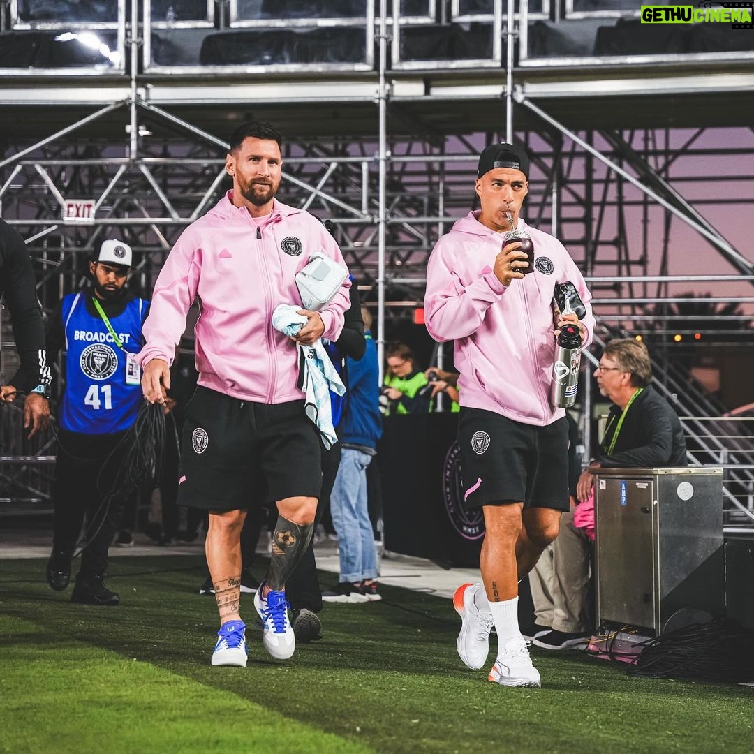 Lionel Messi Instagram - Arrancamos con victoria!! @mls