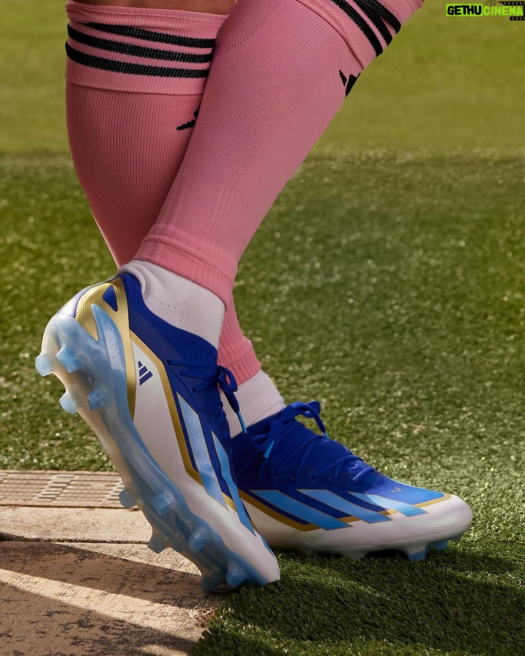 Lionel Messi Instagram - Una cosa que siempre me da buenas sensaciones… arrancar la nueva temporada con mis nuevos botines. Vamos @adidasfootball 👟💪 Something that always gives me a good feeling… starting a new season with my new boots. Let’s go @adidasfootball 👟💪