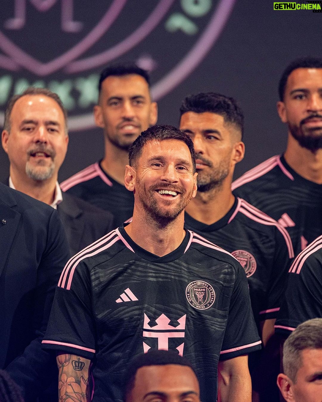 Lionel Messi Instagram - Miami, meet the Icon of Vacations. I’m honored to have officially welcomed @royalcaribbean #IconoftheSeas to Miami in a historic naming ceremony that I will remember forever. Miami, les presento al Icon of Vacations. Es un honor dar la bienvenida oficial a Miami a @royalcaribbean #IconoftheSeas en una ceremonia de nombramiento inolvidable.