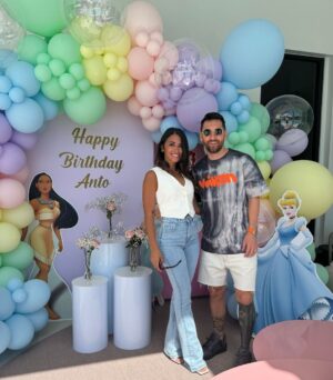 Lionel Messi Instagram - Feliz cumple, Princesa! Te amo 😍 @antonelaroccuzzo