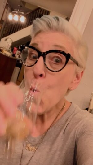 Lisa Lampanelli Instagram - First bourbon tasting of the weekend: @larcenybourbon curated by @blaiselamp for me and @xtineschiefer - special thanks to @gio_schiefer for moral support while sipping and coughing.