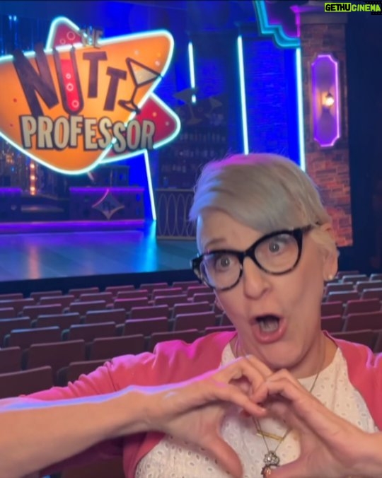 Lisa Lampanelli Instagram - Comedienne Lisa Lampanelli (@lisalampanelli) shares her unabashed LOVE for the new musical THE NUTTY PROFESSOR 💗 #nuttyprofessor #ogunquitplayhouse #lisalampanelli Ogunquit, Maine